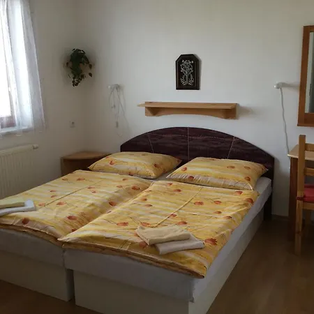 Bed & Breakfast 325 Tábor